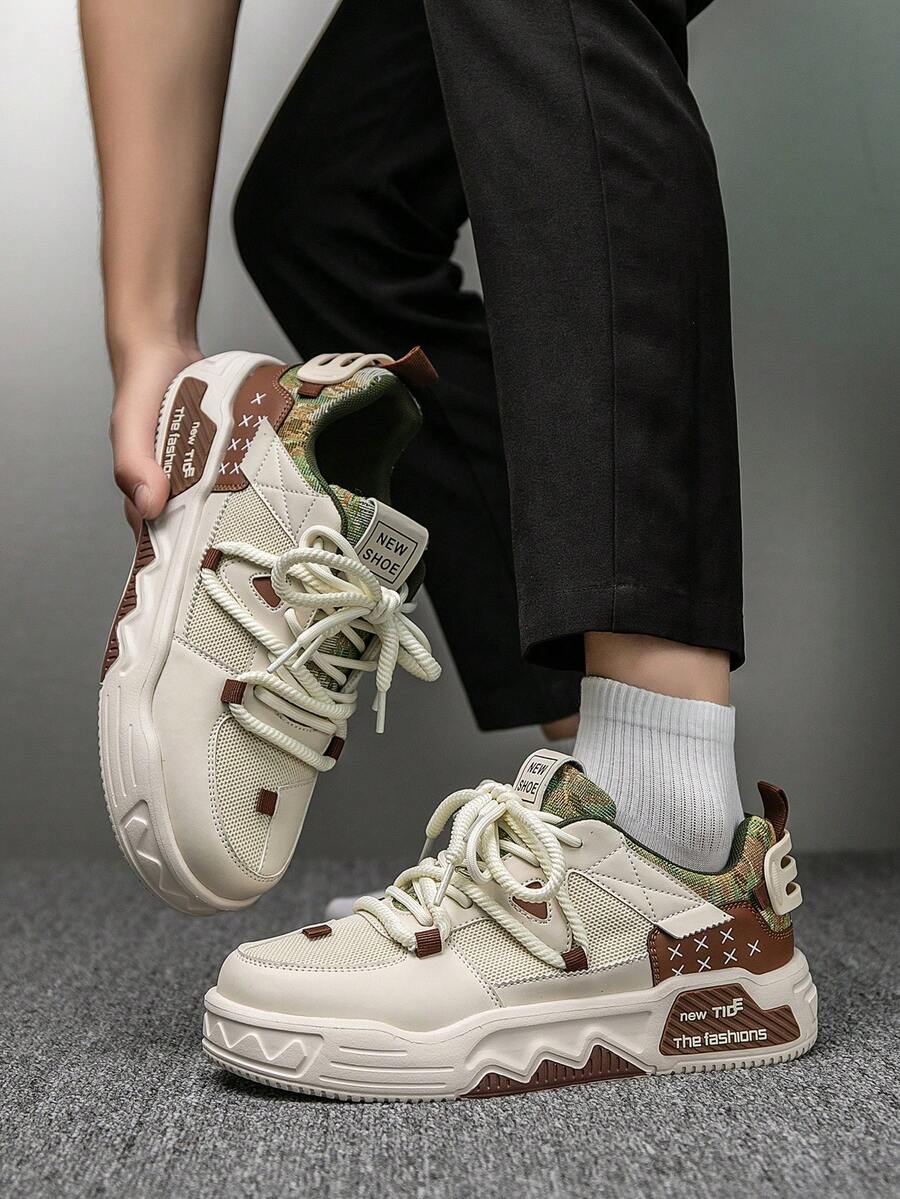 Giày trượt ván nam in chữ chắp vá ngẫu nhiên thiết kế buộc dây đôi phía trước, phong cách đường phố thời trang giày thể thao đế bằng cho hoạt động ngoài trời