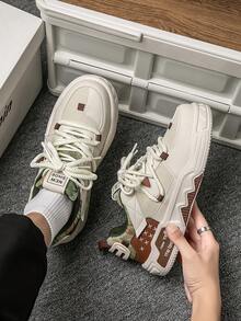 Giày trượt ván nam in chữ chắp vá ngẫu nhiên thiết kế buộc dây đôi phía trước, phong cách đường phố thời trang giày thể thao đế bằng cho hoạt động ngoài trời - gạo nâu - Xem 7