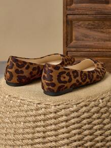 Zapatos planos de punta puntiaguda con estampado de leopardo en color caqui para mujer, versátil para uso diario, oficina, fiesta, baile, vacaciones, bailarinas informales de estampado de leopardo