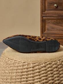 Zapatos planos de punta puntiaguda con estampado de leopardo en color caqui para mujer, versátil para uso diario, oficina, fiesta, baile, vacaciones, bailarinas informales de estampado de leopardo