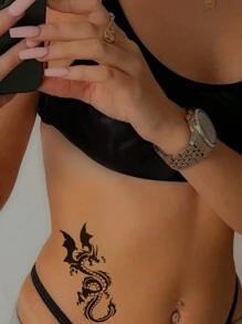 1张小号人体彩绘临时纹身贴纸，男女通用，黑色Y2K图腾风格龙纹图案，防水，可持续2-5天，可遮盖疤痕，可用于手臂、手腕、肩膀、腿部、腰部、颈部、手部、胸部、大腿、手指、脚踝等部位，适合派对、送礼、度假、身体装饰等场合。 - 黑色 - 查看 3