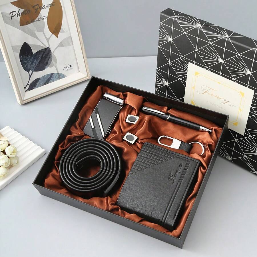 7 件套豪华礼品套装包括金属扣、2 个袖扣、金属钥匙扣、时尚钱包、皮带，非常适合送给家人、情侣、男士、父亲、圣诞节、万圣节、情人节、父亲节的礼物，适合万圣节、休闲、商务、街头、波西米亚风、西部风、户外，适合男士、丈夫、男朋友、父亲、爸爸、圣诞节的礼物