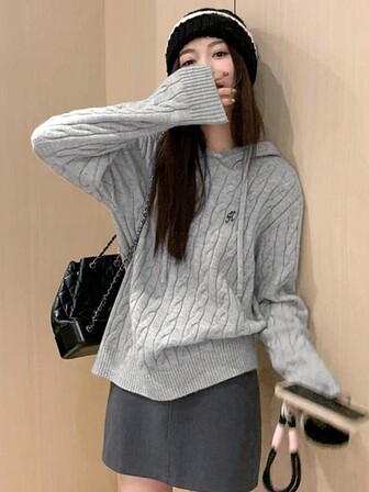 灰色连帽毛衣，适合矮个子女士，针织鱼骨图案套头衫