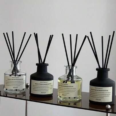 一套（1瓶香薰精油+4根藤条）无焰家用香薰精油扩香器套装，持久留香，适用于卧室、浴室、客厅，是圣诞节和新年礼物的理想之选。