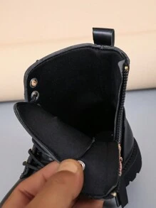 1 Pair Black Classic Lace-Up Boots For Girls, Round Toe Thick Sole Anti-Slip Design, Comfortable & Fashionable, Suitable For 4-12 Years Old Girls, Outdoor Daily & Party Wear New Autumn Winter Collection