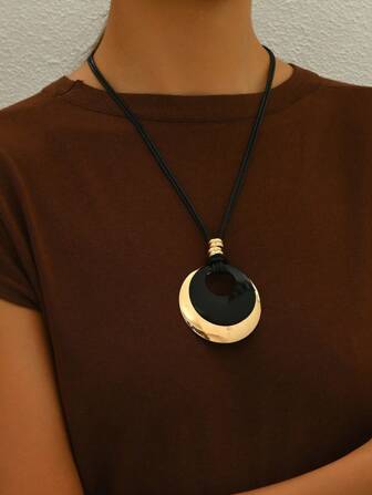 1 件朋克风格新款嘻哈黑绳项链，创意休闲几何圆形吊坠项链