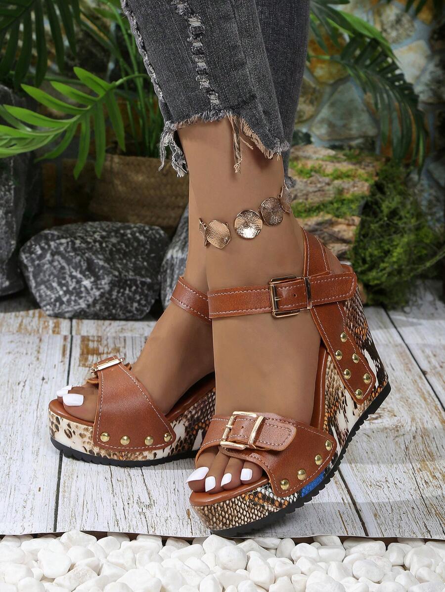 Giày Sandal Đế Dày Đế Xuồng Cho Nữ, Thời Trang Châu Âu Và Mỹ Mùa Hè Mới Giày Sandal La Mã Mũi Hở Có Khóa Đinh Tán, Đế Dày Hai Màu - màu nâu - Xem 1