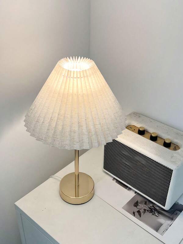 Tiworld 1 Lampada da tavolo decorativa moderna dorata con interfaccia USB, interruttore a filo e illuminazione monocromatica, adatta per camera da letto, soggiorno, scrivania e comodino