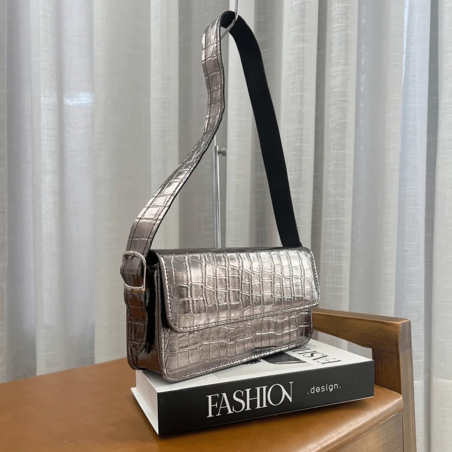 Women's Crocodile Metallic Baguette Shoulder Bag - 深灰色 - 查看 1