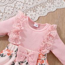 Bộ đồ liền thân Patpat 2 món tay dài dệt kim phối ren xếp nếp in hoa phía trước kèm băng đô cho bé gái - Hồng - Xem 3