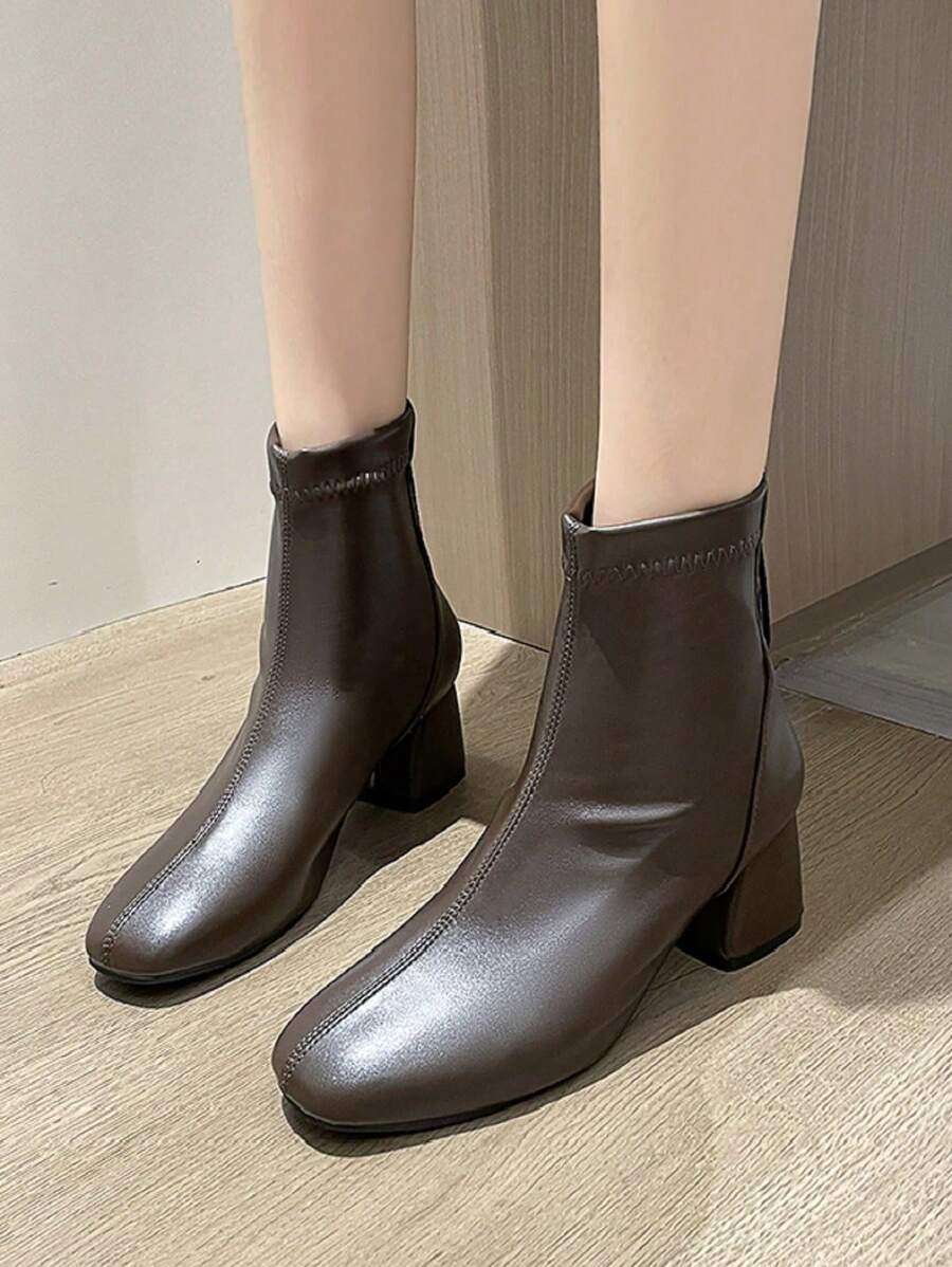 2025年秋冬女士时尚高跟踝靴，简约百搭粗跟短靴
