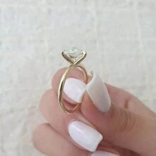1 pieza Anillo de compromiso para mujer, adorno de piedra de circonita en forma de corazón de aleación de tono dorado simple, adecuado para uso diario, boda, compromiso, fiesta, joyería, Día de San Valentín, regalo de cumpleaños para San Valentín, mamá, madre, Día de la Madre