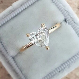 1 pieza Anillo de compromiso para mujer, adorno de piedra de circonita en forma de corazón de aleación de tono dorado simple, adecuado para uso diario, boda, compromiso, fiesta, joyería, Día de San Valentín, regalo de cumpleaños para San Valentín, mamá, madre, Día de la Madre