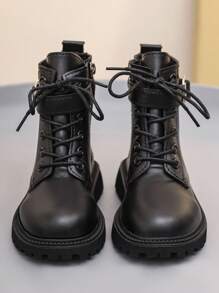1 paire de bottes mi-mollet noires pour tout-petits et enfants, à lacets à l'avant, fermeture éclair latérale, boucle métallique, bout rond, plate-forme souple antidérapante et confortable, convient aux garçons et filles de 3 à 12 ans, nouvelle collection automne/hiver