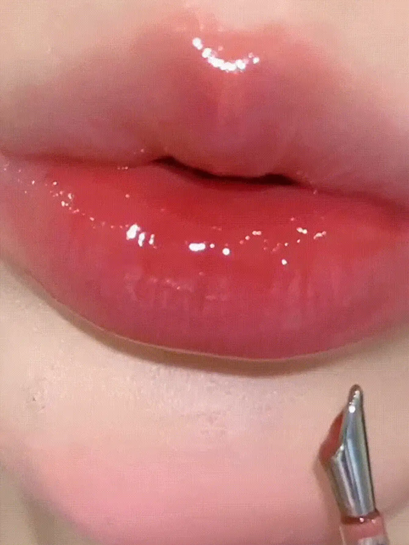 JUDYDOLL 2.4g WATERY LIP GLOSS, Glossy Lip Essence, Mirror-Finish Lip Gloss, Lip Balm, Not Leave Mark, Suitable For Self-Use, Gift, New Learner, Beach Travel, Festival, Date, Wedding, Bridesmaid, Bachelorette Party, Natural School Makeup, Sweet Makeup, Blood Red Makeup, Date Makeup