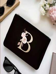 Bolsa de cosméticos con diseño de iniciales y patrón de corazones con letra, organizador de artículos de tocador, bolsa para fiesta de bodas, bolsa con cremallera para maquillaje, bolsa portátil de transporte, estuche para lápices, bolso de embrague, bolsa de maquillaje para dama de honor, organizador de cosméticos, regalos para el Día de San Valentín. Muy conveniente de usar durante los viajes, haciendo el viaje talla grande fácil. Buen regalo para amigos y familiares.