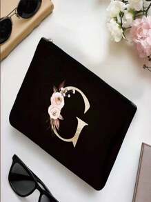 Bolsa de cosméticos con diseño de iniciales y patrón de corazones con letra, organizador de artículos de tocador, bolsa para fiesta de bodas, bolsa con cremallera para maquillaje, bolsa portátil de transporte, estuche para lápices, bolso de embrague, bolsa de maquillaje para dama de honor, organizador de cosméticos, regalos para el Día de San Valentín. Muy conveniente de usar durante los viajes, haciendo el viaje talla grande fácil. Buen regalo para amigos y familiares.