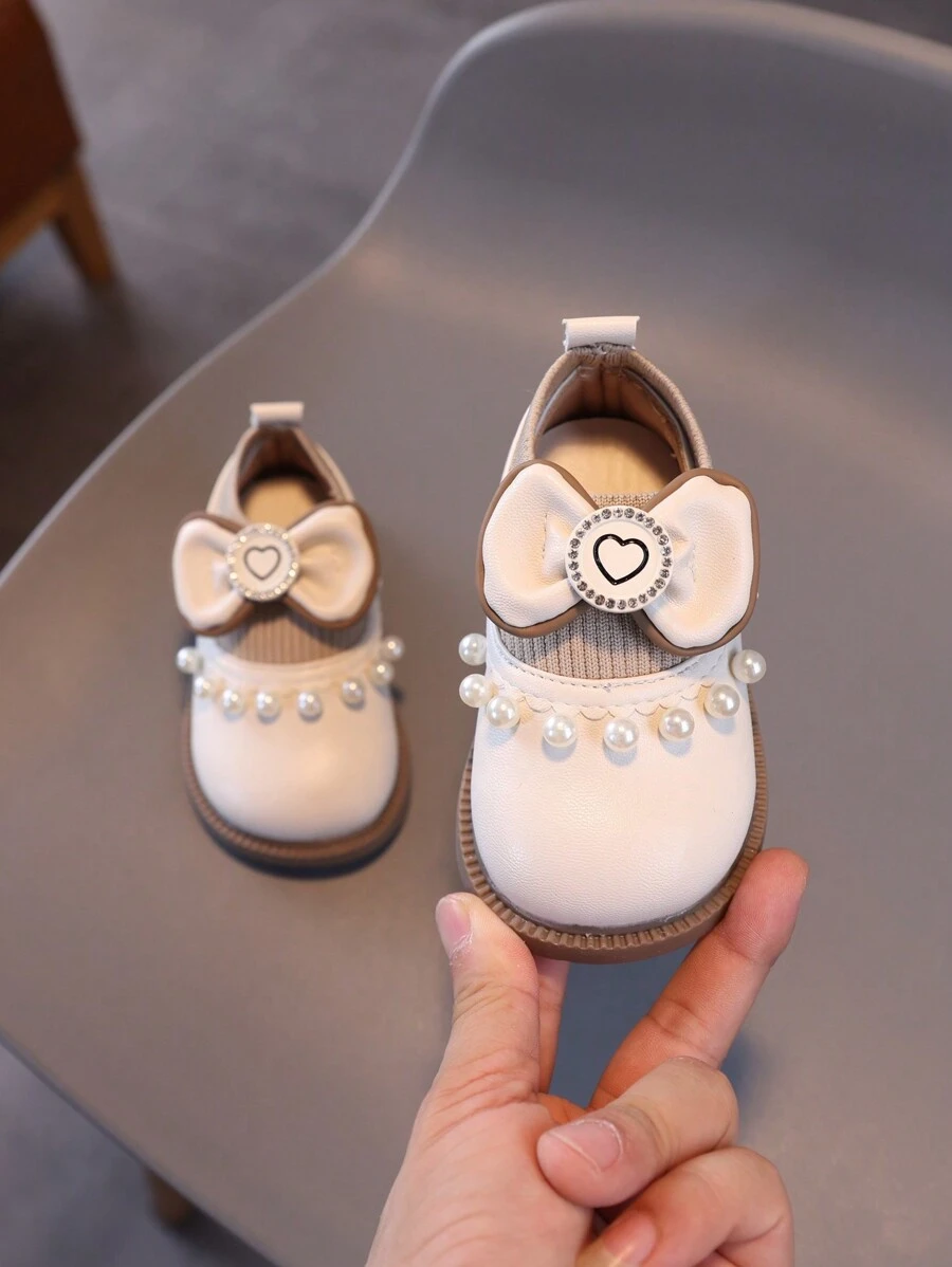 1 Pair Girls Butterfly Decor PU Hook-And-Loop Design Cute Toddler/Baby Boots, Suitable For Spring, Autumn, Winter - Beige - View 1