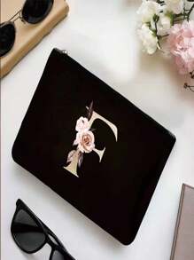Bolsa de cosméticos con diseño de iniciales y patrón de corazones con letra, organizador de artículos de tocador, bolsa para fiesta de bodas, bolsa con cremallera para maquillaje, bolsa portátil de transporte, estuche para lápices, bolso de embrague, bolsa de maquillaje para dama de honor, organizador de cosméticos, regalos para el Día de San Valentín. Muy conveniente de usar durante los viajes, haciendo el viaje talla grande fácil. Buen regalo para amigos y familiares.