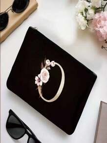 Bolsa de cosméticos con diseño de iniciales y patrón de corazones con letra, organizador de artículos de tocador, bolsa para fiesta de bodas, bolsa con cremallera para maquillaje, bolsa portátil de transporte, estuche para lápices, bolso de embrague, bolsa de maquillaje para dama de honor, organizador de cosméticos, regalos para el Día de San Valentín. Muy conveniente de usar durante los viajes, haciendo el viaje talla grande fácil. Buen regalo para amigos y familiares.