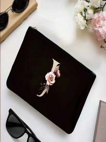 Bolsa de cosméticos con diseño de iniciales y patrón de corazones con letra, organizador de artículos de tocador, bolsa para fiesta de bodas, bolsa con cremallera para maquillaje, bolsa portátil de transporte, estuche para lápices, bolso de embrague, bolsa de maquillaje para dama de honor, organizador de cosméticos, regalos para el Día de San Valentín. Muy conveniente de usar durante los viajes, haciendo el viaje talla grande fácil. Buen regalo para amigos y familiares.