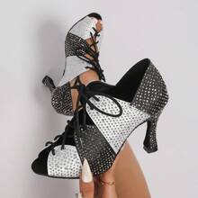 1 Pasang Sepatu Dansa Latin Hak Tinggi Bergaya dengan Hiasan Berlian Imitasi Satin Hitam & Putih - Hitam dan Putih - View 6