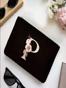 Bolsa de cosméticos con diseño de iniciales y patrón de corazones con letra, organizador de artículos de tocador, bolsa para fiesta de bodas, bolsa con cremallera para maquillaje, bolsa portátil de transporte, estuche para lápices, bolso de embrague, bolsa de maquillaje para dama de honor, organizador de cosméticos, regalos para el Día de San Valentín. Muy conveniente de usar durante los viajes, haciendo el viaje talla grande fácil. Buen regalo para amigos y familiares.