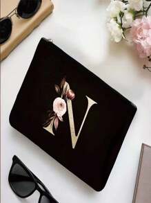 Bolsa de cosméticos con diseño de iniciales y patrón de corazones con letra, organizador de artículos de tocador, bolsa para fiesta de bodas, bolsa con cremallera para maquillaje, bolsa portátil de transporte, estuche para lápices, bolso de embrague, bolsa de maquillaje para dama de honor, organizador de cosméticos, regalos para el Día de San Valentín. Muy conveniente de usar durante los viajes, haciendo el viaje talla grande fácil. Buen regalo para amigos y familiares.