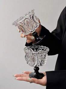 1个复古黑色宫廷风格浮雕玻璃高脚杯，简约透明，高端品质，适用于客厅、咖啡厅、派对等场合。 - 黑白 - 查看 3