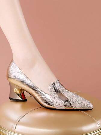 1 双女士高跟鞋休闲粗跟尖头水钻装饰鞋，有香槟色、金色、银色和黑色可供选择