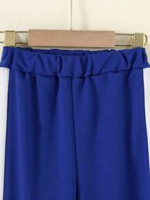 2 件装年轻男孩 V 领刺绣拼色连帽衫和纯色拼接裤套装，秋冬