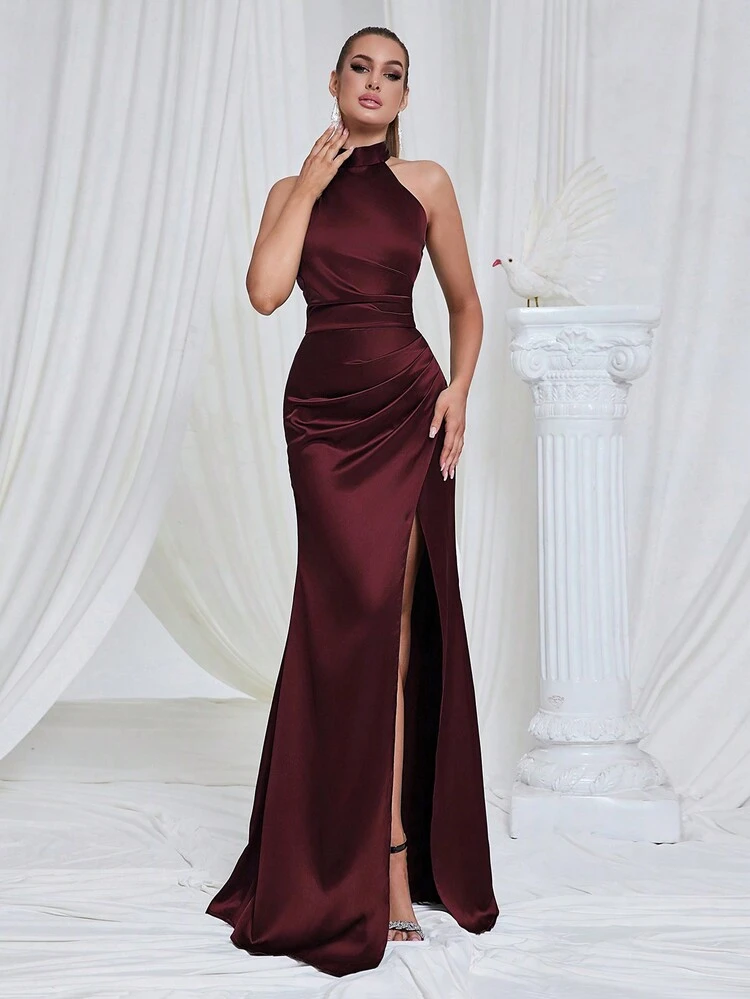 Elegancka, satynowa sukienka wieczorowa w stylu vintage z wysokim kołnierzem i rozcięciem w kształcie ryby, na wesele - Burgund - Zobacz 2