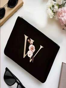 Bolsa de cosméticos con diseño de iniciales y patrón de corazones con letra, organizador de artículos de tocador, bolsa para fiesta de bodas, bolsa con cremallera para maquillaje, bolsa portátil de transporte, estuche para lápices, bolso de embrague, bolsa de maquillaje para dama de honor, organizador de cosméticos, regalos para el Día de San Valentín. Muy conveniente de usar durante los viajes, haciendo el viaje talla grande fácil. Buen regalo para amigos y familiares.