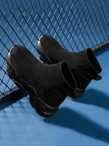 1 Paar Kinder Outdoor Freizeitschuhe mit einfarbigem rutschfestem Gummiboden, runde Zehenkappe, EVA-Sohle, Mädchen Sportschuhe mit süßen Socken, Eltern-Kind-Schuhe - Schwarz - Übersicht 3