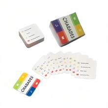 Después de la cena, el iniciador de la conversación entretiene con "Rompecabezas de palabras", un set de 50 cartas de juego para reunión familiar y regalos navideños, un regalo para juegos