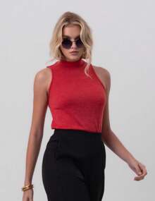 Red Labrava Turtleneck Tank Top - 紅色 - 查看 1