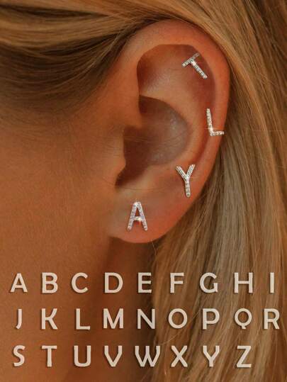 1對男士方晶鋯石字母裝飾銀耳釘