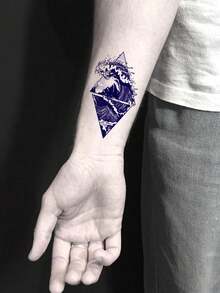 1 件果汁临时纹身，几何三角形，浮世绘波浪化妆图案逼真人体艺术防水蓝色显示不反光假纹身贴纸持久 5-14 天适合男女 - 黑色 - 查看 3