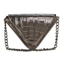 Mini bag Bolsa Feminina Ombro Transversal Triangulo Metalizada Com Corrente - Cinza - Visão 1