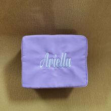 Bolsa de cosméticos personalizada bordada de nailon - Gran capacidad, plegable, ligera, cierre con cremallera, estilo básico - Ideal para viajes y uso diario (tamaño grande y extra grande), útiles escolares, vuelta al cole, regalos escolares, para la oficina, estudiantes de primer año, estudiantes de segundo año, estudiantes de cursos inferiores, multiusos, gran capacidad, versátil, multifuncional, colorido, lindo, adorable, sencillo, divertido, Kawaii, Y2K, minimalista, para ir y venir, casual de negocios, básicos, personalizado, único, regalos ideales para él, regalos ideales para ella, ella, familia, amigos, novia, para aniversarios, para cumpleaños, para vacaciones/viajes, para exteriores/salidas/viajes/senderismo/estadio/deportes/escalada, para negocios/ir y venir/trabajo/oficina