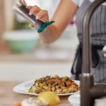 1pc Large Plastic Salt & Pepper Shakers With Lids - Moisture-Proof, Timer Design For Home, Kitchen, Restaurant, Camping - Multicolor - View 5