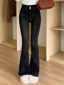 休闲百搭的水洗喇叭裤，适合秋季日常穿着