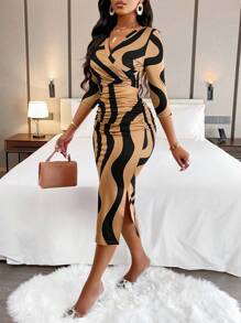 AIJ Gaun Midi Bodycon Berkerut Leher V dengan Motif Gelombang Amarilo untuk Wanita (Motif Acak) Elegan untuk Musim Semi - Khaki - View 5