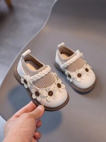 1 paire de nouvelles chaussures pour tout-petits  et patchwork de tissu, chaussures de premier pas princesse avec semelle souple pour enfants, décor floral en PU à boucle et fermeture. Adorables chaussures bébé convenant pour le printemps/l'été/l'automne/l'hiver