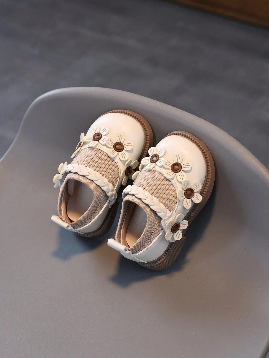 1 Pair Girls' New Leather & Fabric Patchwork Toddler Shoes, Princess Walking Shoes Children Soft Bottom Flats, Flower Decor PU Hook And Loop Design Cute Baby Girl Shoes, Suitable For Spring, Summer, Autumn, Winter - Beige - View 1