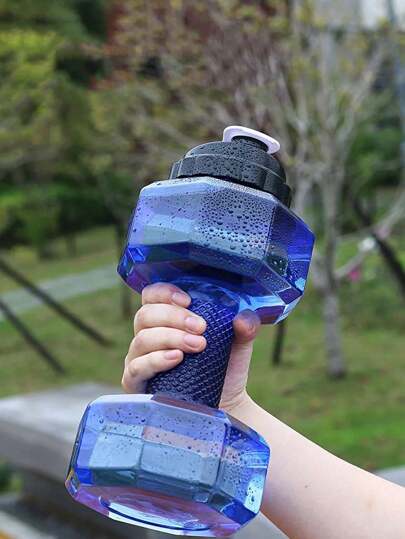 Botella de agua con forma de mancuerna creativa