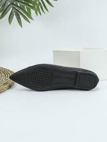 Women Fashionable Versatile Soft Pointy Toe Slip-On Flats, Comfortable Casual Wear For Spring And All Seasons - Black - View 7