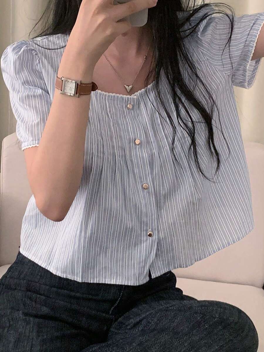 Áo sơ mi kẻ sọc xanh dương cho nữ, kiểu Hàn Quốc mềm mại, ngọt ngào, tay ngắn, phối bèo nhún, kiểu Pháp cài một hàng khuy, thích hợp cho mùa hè. - Màu xanh lam - Xem 1