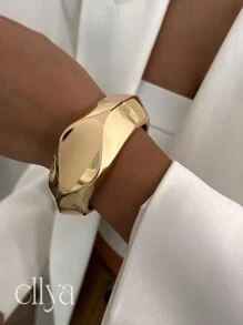 1pc Vintage Minimalist Multi-Element Asymmetrical Big Cuff Bracelet, Exaggerated Fashion Wide Face Adjustable Wrist Open Cuff Bracelet For Women, High-Quality Dual-Sided Spring Bracelet, Multi-Functional Stackable Jewelry, Suitable For Daily Decoration, Party And Banquet Jewelry, Holiday Gift Jewelry