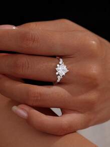 1 件 S925 纯银镀铑，镶嵌 2 克拉公主方合成莫桑石，高品质，精致，订婚戒指，适合礼物/约会/新娘/求婚/婚礼 - 銀色 - 查看 2